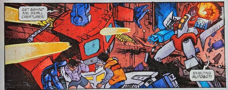 Optimus Prime est pris sous les tirs de StarScream puis dit aux humains de se cacher derrière lui tandis que son ennemi l'insulte.