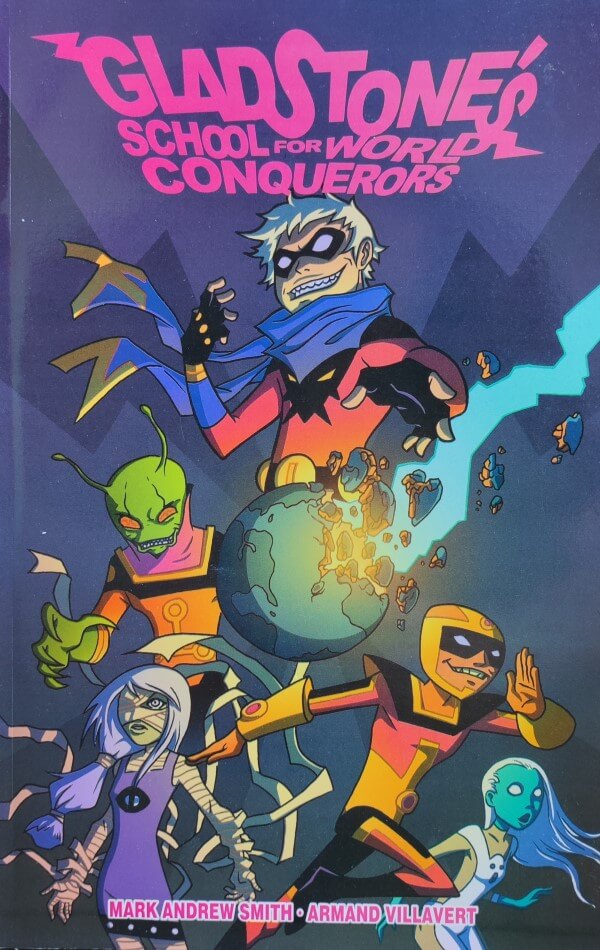 Couverture du comic-book Gladstone's School For World Conquerors. On y voit des enfants en costumes bariolés autour d'une planète entrain d'être détruite.